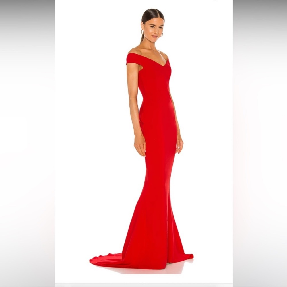Red new gown - Picture 2 of 7